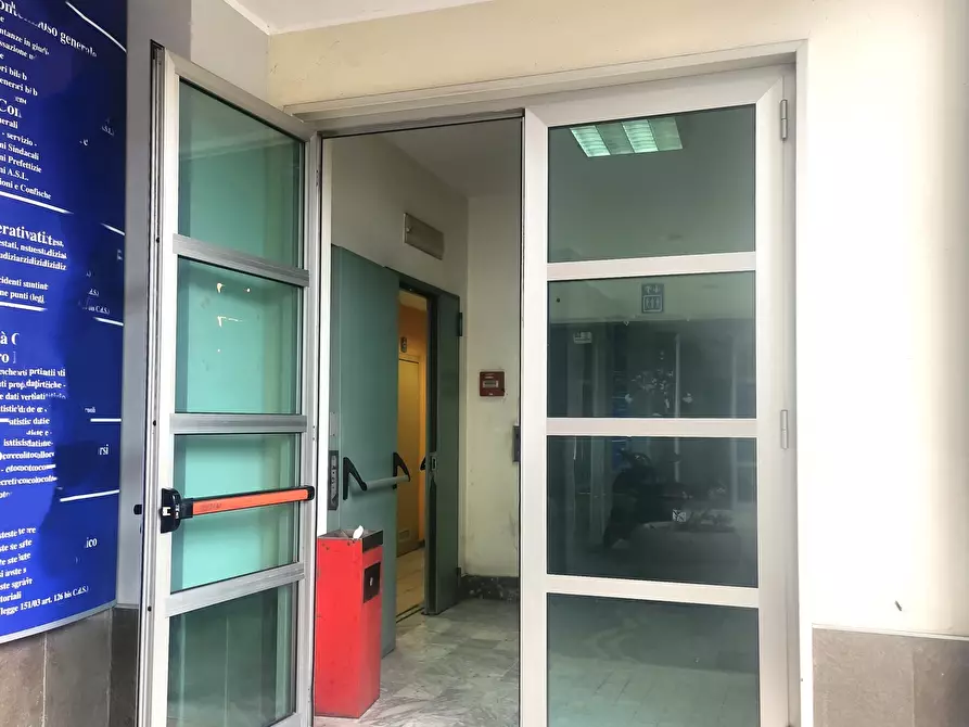 Immagine 47 di Palazzo in vendita  a Napoli