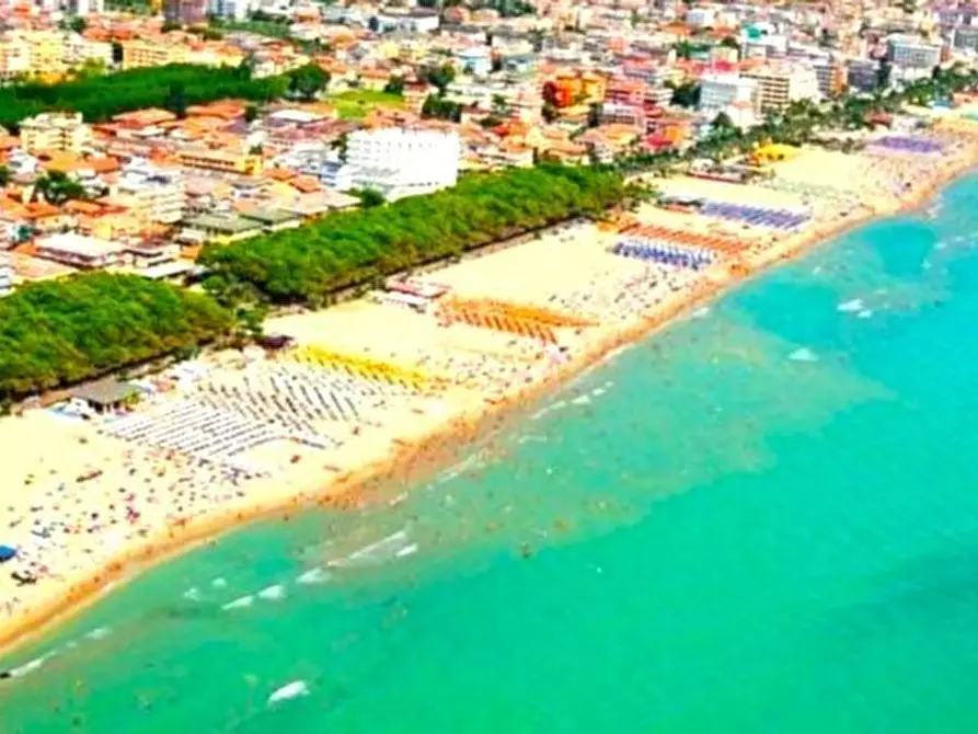 Immagine 3 di Albergo/B&B/Residence in vendita  a Alba Adriatica