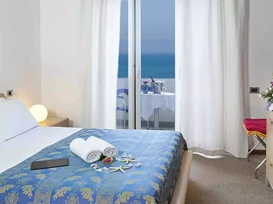 Immagine 4 di Albergo/B&B/Residence in vendita  a Alba Adriatica