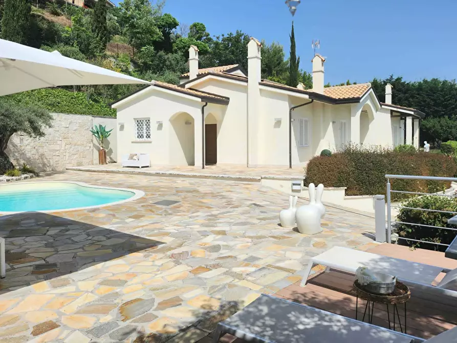 Immagine 91 di Villa in vendita  a San Benedetto Del Tronto