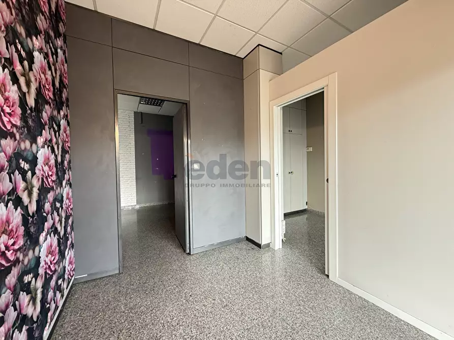 Immagine 5 di Locale commerciale in vendita  in Via Carlo Zucchi 41 a Modena