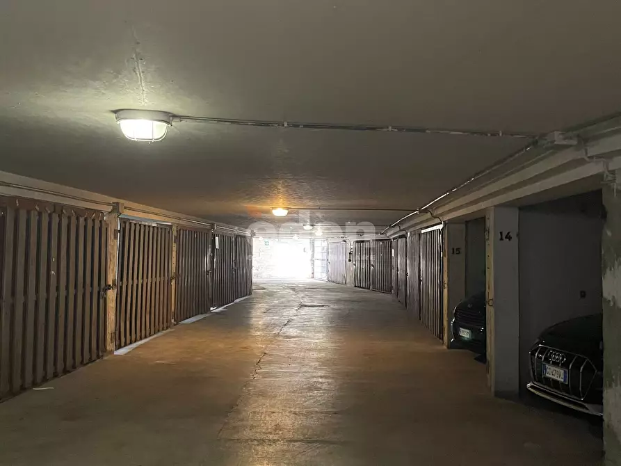 Immagine 3 di Garage in vendita  in Via Emilia Ovest 194 a Modena