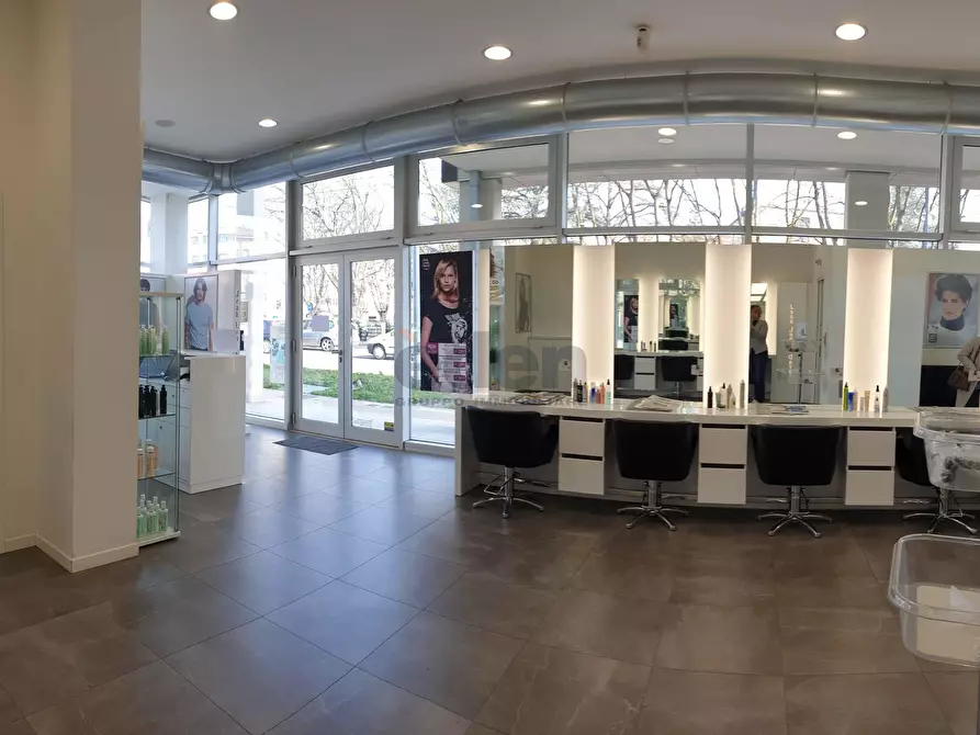 Immagine 15 di Locale commerciale in vendita  in Viale Gaetano Storchi 513 a Modena