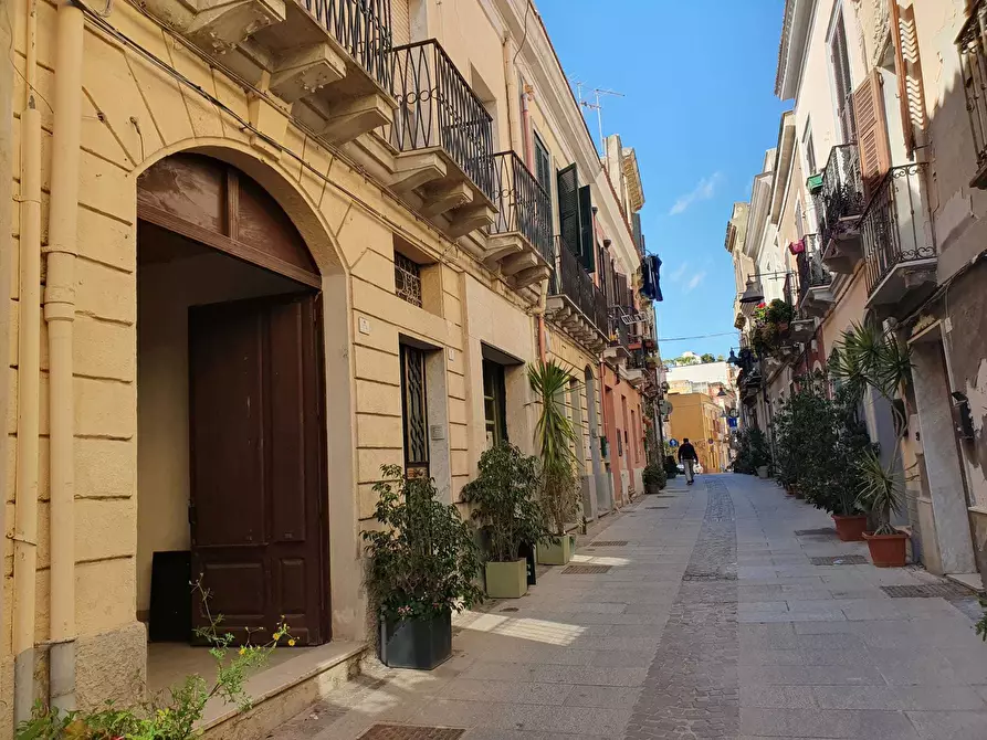 Immagine 26 di Locale commerciale in affitto  a Cagliari