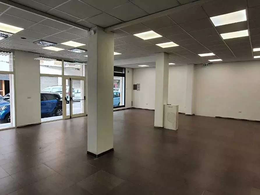 Immagine 5 di Locale commerciale in vendita  a Quartu Sant'elena