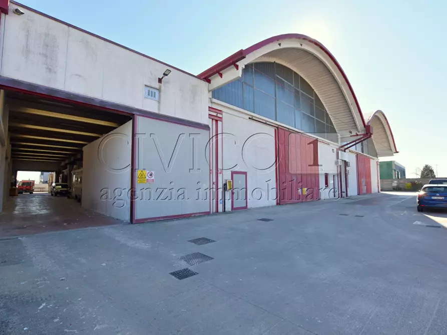 Immagine 11 di Attività artigianale in affitto  in Via Meucci a Rubano