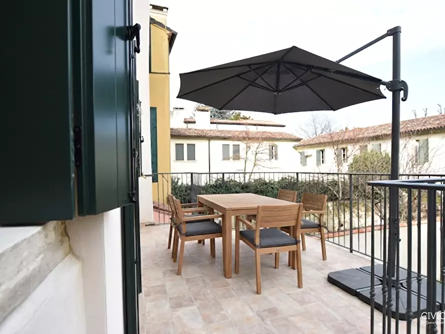 Immagine 1 di Appartamento in affitto  in Via Savonarola a Padova