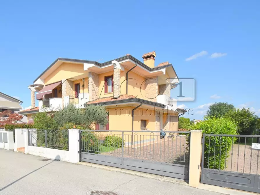 Immagine 1 di Casa bifamiliare in vendita  in Via Negrin 13 a Camisano Vicentino