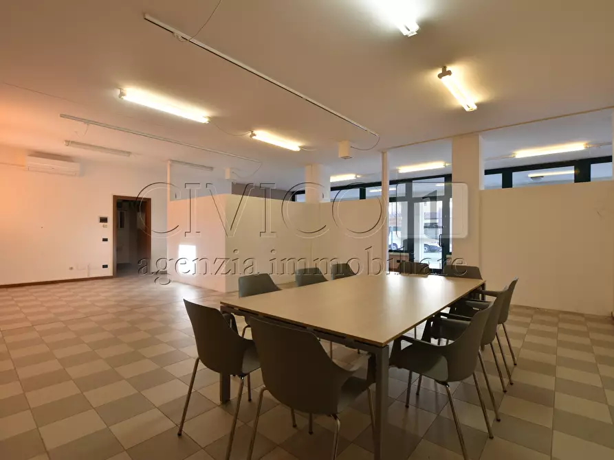 Immagine 5 di Locale commerciale in affitto  in Viale Strasburgo a Rubano