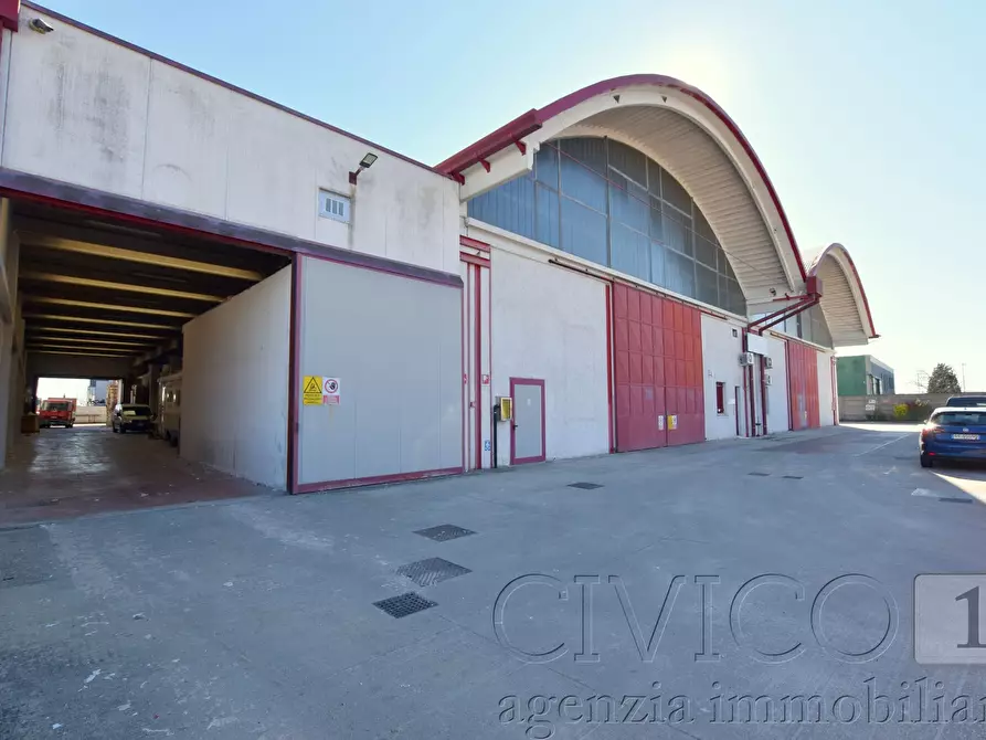 Immagine 11 di Attività artigianale in affitto  in Viale dell' Industria a Rubano