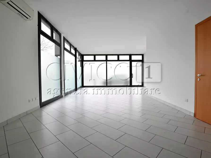 Immagine 15 di Locale commerciale in affitto  in Via Buccia a Limena