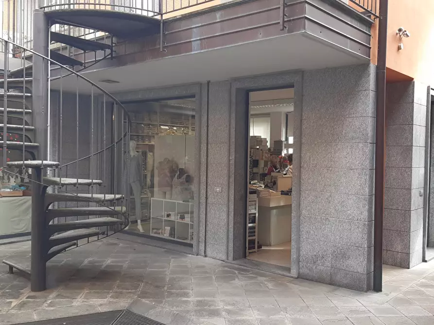 Immagine 5 di Attività commerciale in vendita  in Largo Guido Camussi a Gallarate