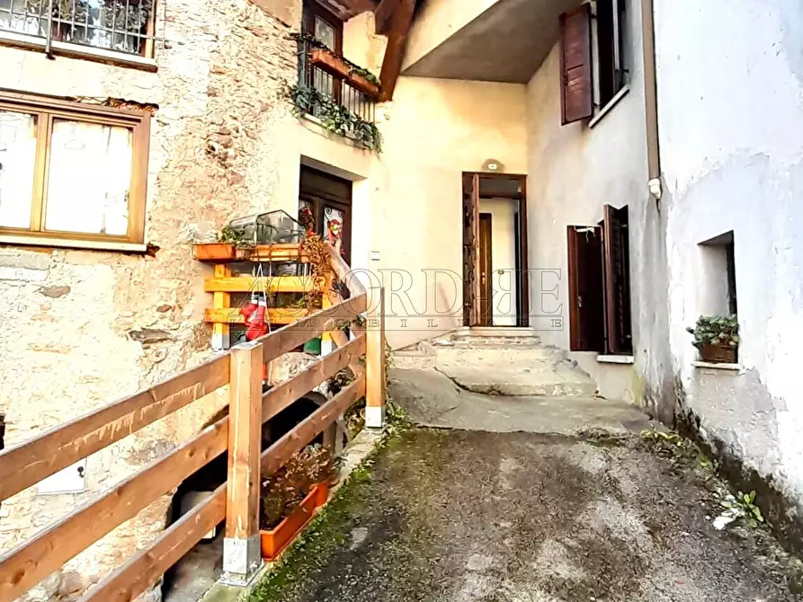 Immagine 10 di Trilocale in vendita  in via Colle 14 a Castello Tesino