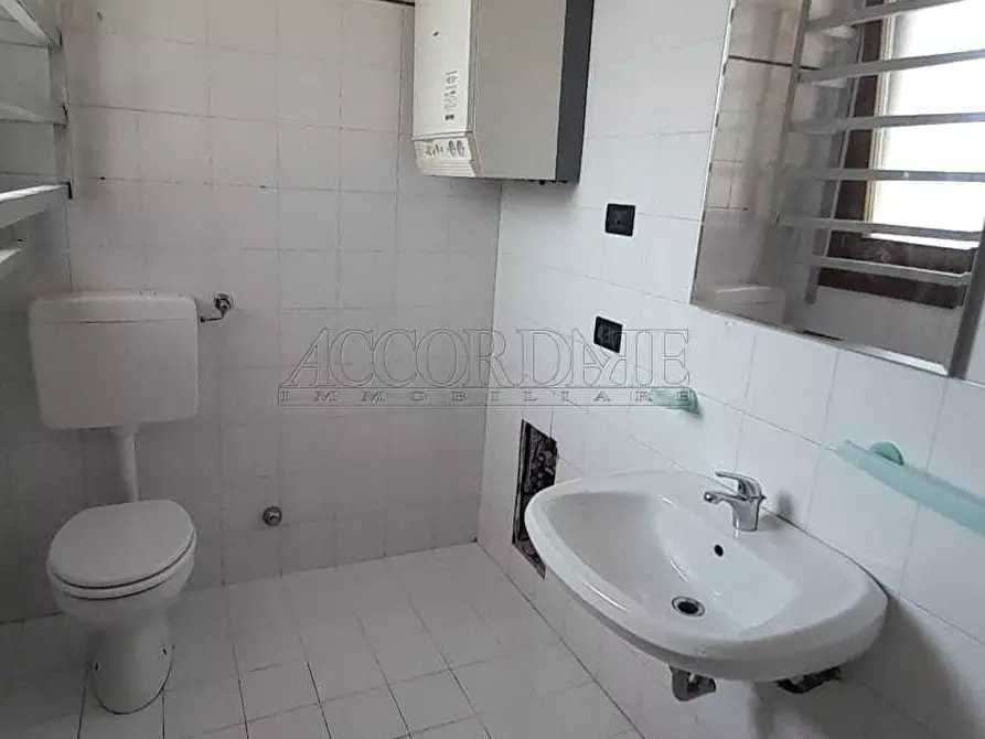 Immagine 9 di Locale commerciale in affitto  a Mestrino