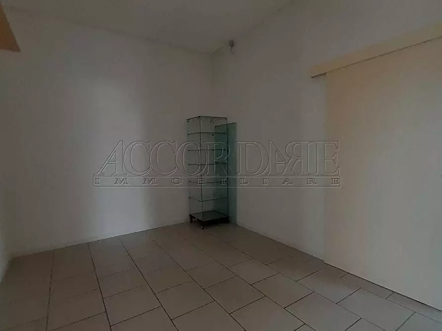 Immagine 6 di Locale commerciale in affitto  a Mestrino