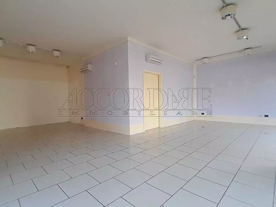 Immagine 3 di Locale commerciale in affitto  a Mestrino