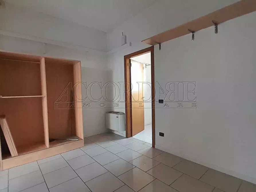 Immagine 7 di Locale commerciale in affitto  a Mestrino