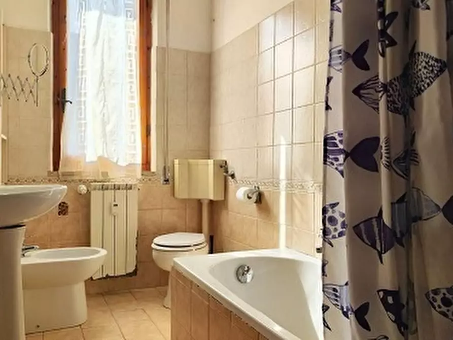 Immagine 13 di Quadrilocale in vendita  in Viale Giovanni da Verrazzano 1 a Carrara