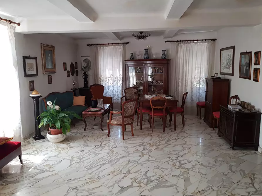 Immagine 1 di Casa semindipendente in vendita  in Viale XX Settembre 65B a Carrara