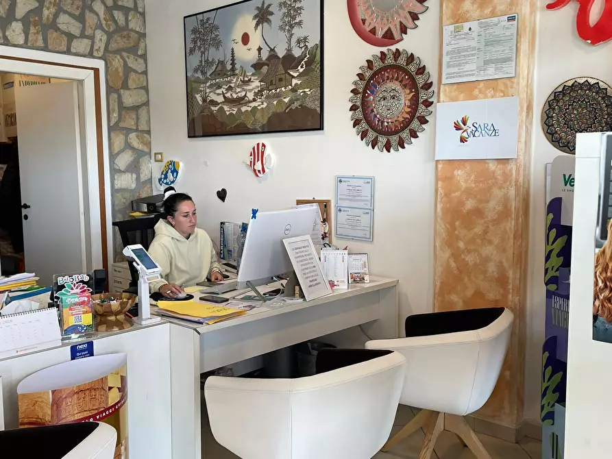 Immagine 3 di Locale commerciale in vendita  in Via della Pace I a Castelnuovo Magra