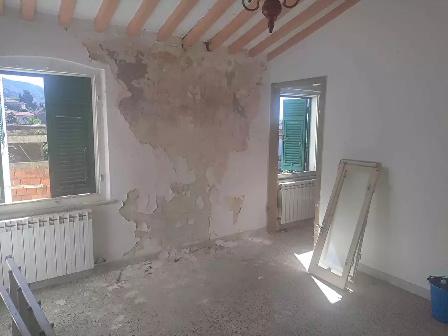 Immagine 1 di Casa semindipendente in vendita  in Via Montebello 35 a Carrara