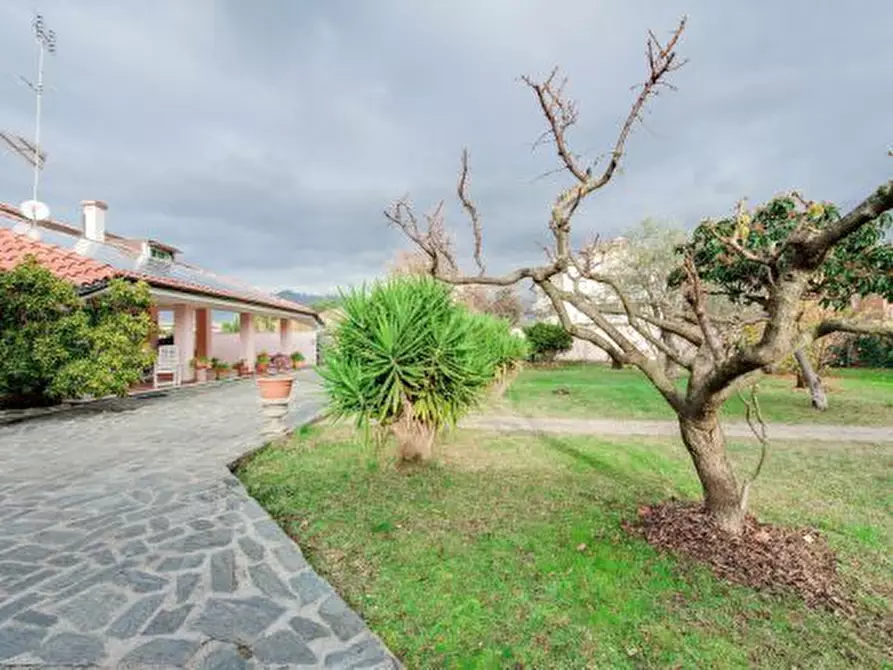 Immagine 2 di Villa in vendita  in Via Privata Villa Ceci 21 a Carrara