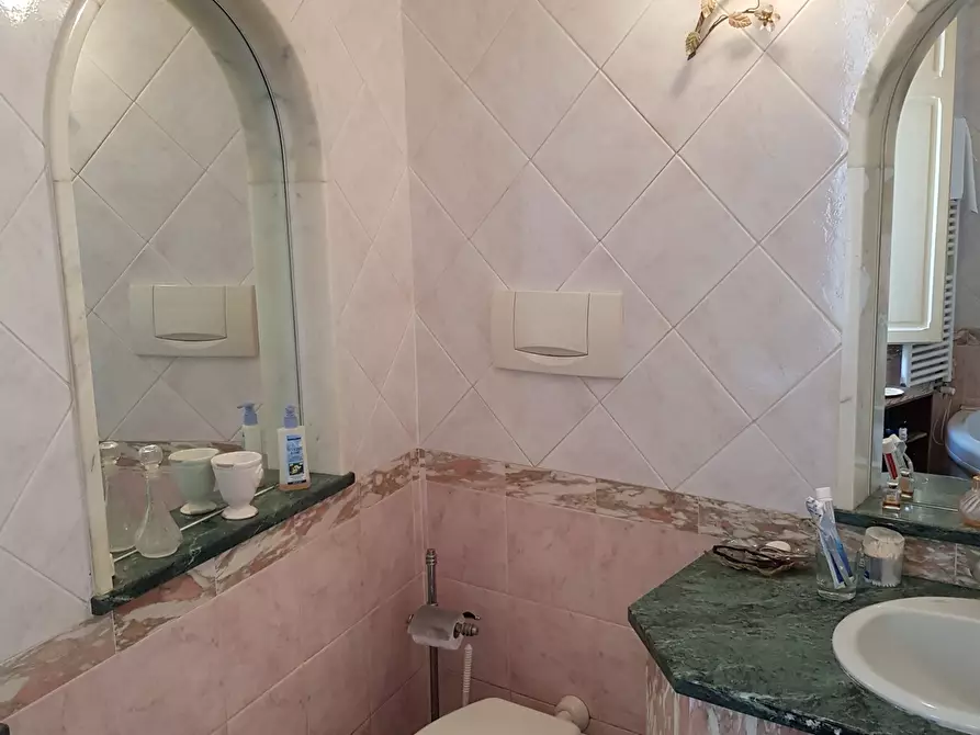 Immagine 12 di Casa semindipendente in vendita  in Viale XX Settembre 65 a Carrara