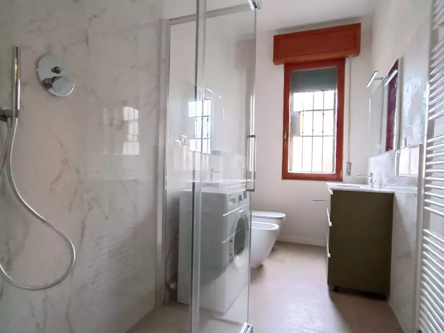 Immagine 13 di Trilocale in affitto  a Bologna