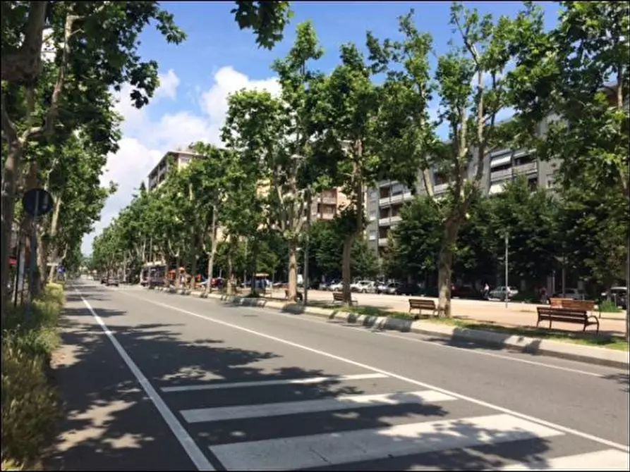 Immagine 2 di Locale commerciale in vendita  in Viale Giovanni XXIII 5 a Beinasco