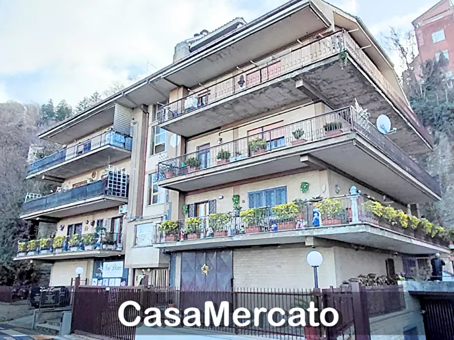 Immagine 3 di Trilocale in vendita  in Via Roma a Rocca Di Papa