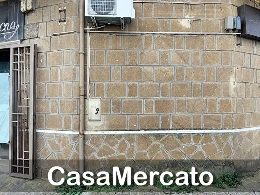 Immagine 2 di Locale commerciale in affitto  in Via Frascati a Rocca Di Papa