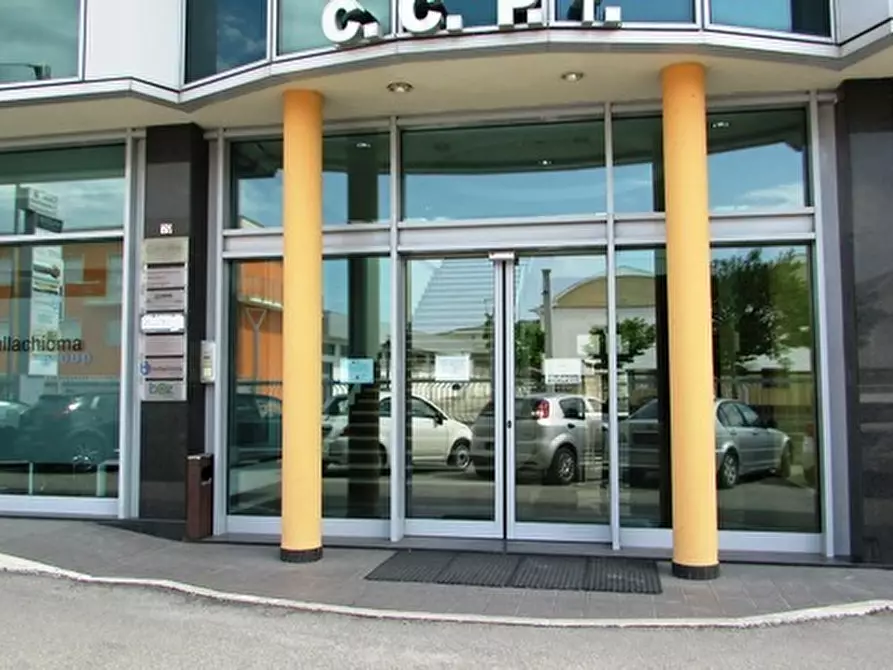 Immagine 3 di Ufficio in affitto  a San Benedetto Del Tronto