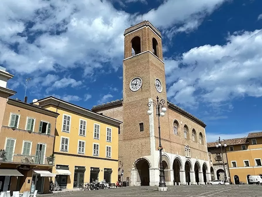 Immagine 13 di Attività commerciale in vendita  a Fano