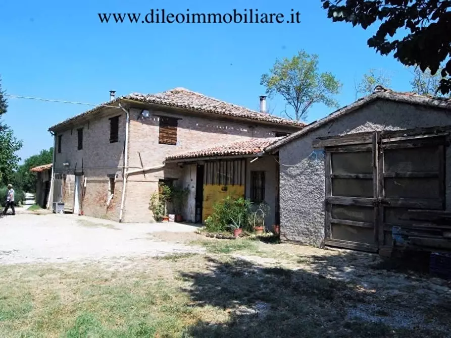Immagine 1 di Rustico / casale in vendita  a Pesaro