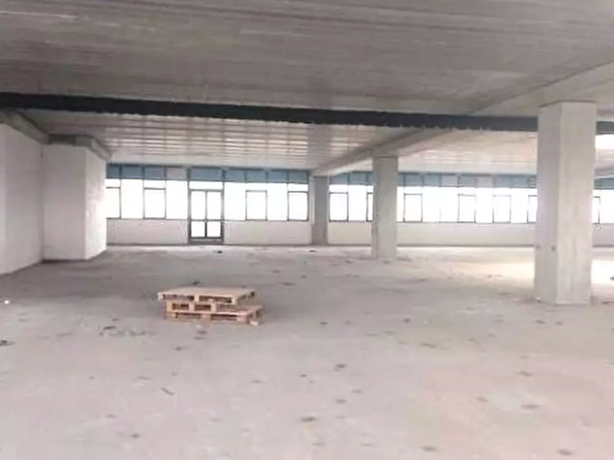 Immagine 4 di Capannone industriale in vendita  in VIA LUIGI EINUDI a Civitanova Marche