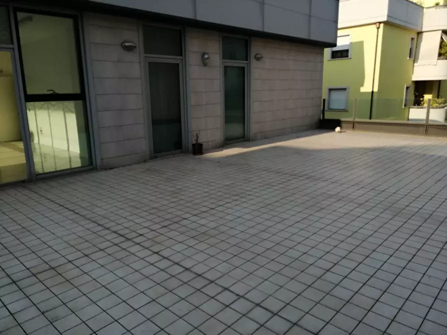 Immagine 10 di Ufficio in vendita  a San Benedetto Del Tronto