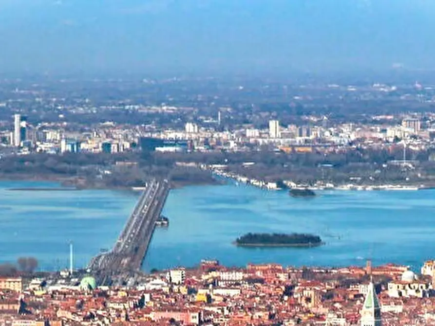 Immagine 2 di Palazzo in vendita  a Venezia