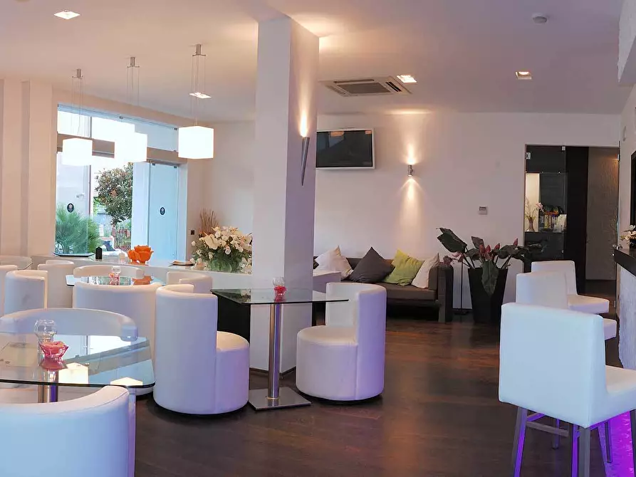 Immagine 15 di Albergo/B&B/Residence in vendita  a Alba Adriatica
