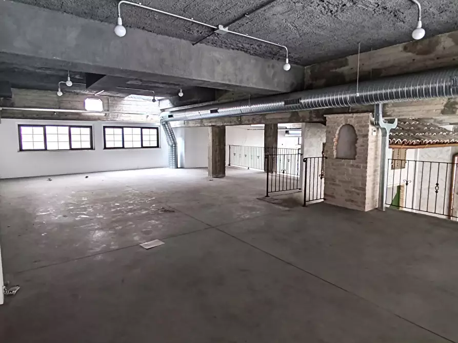 Immagine 6 di Locale commerciale in vendita  in viA CARDUCCI 101 a San Benedetto Del Tronto