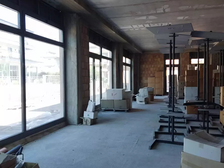 Immagine 13 di Palazzo in vendita  a Spinetoli