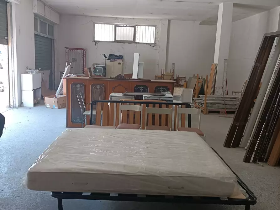 Immagine 15 di Locale commerciale in vendita  a Alba Adriatica