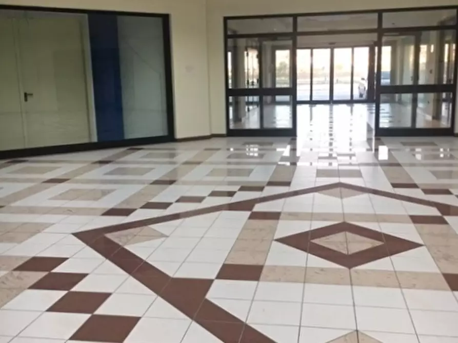 Immagine 10 di Locale commerciale in affitto  a San Benedetto Del Tronto