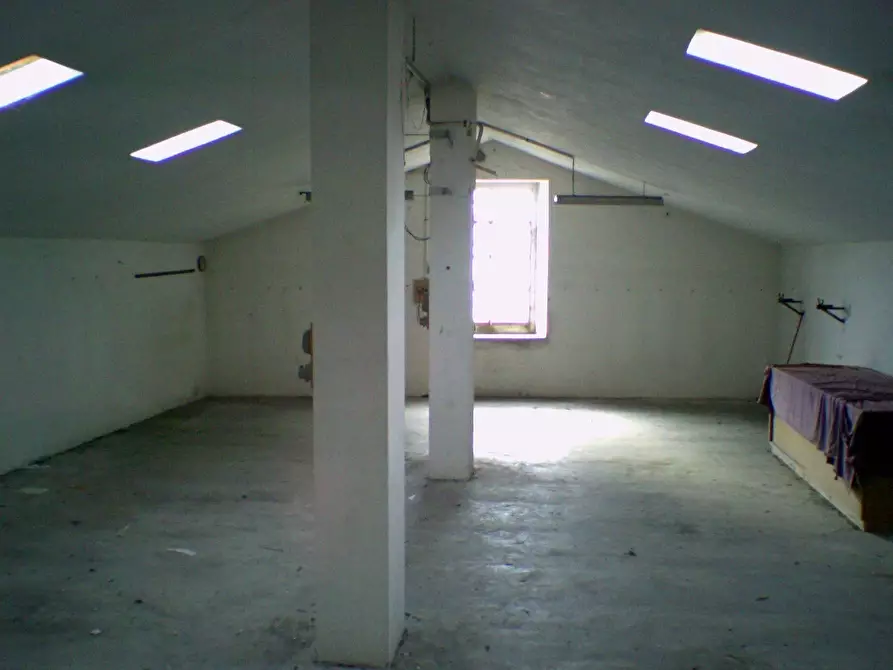 Immagine 15 di Laboratorio in vendita  a Montegiorgio