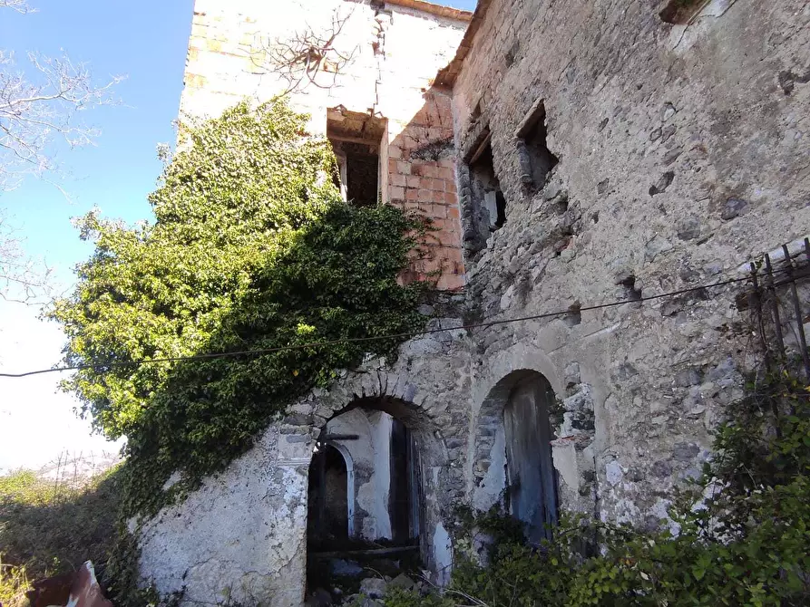 Immagine 12 di Palazzo in vendita  a Fisciano