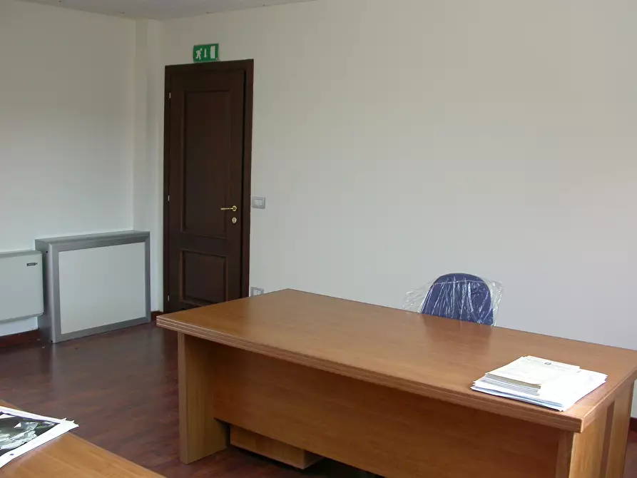 Immagine 21 di Palazzo in affitto  a Napoli