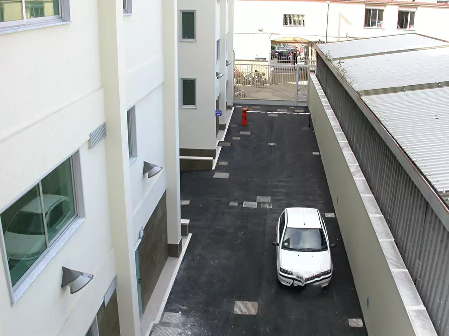 Immagine 18 di Palazzo in vendita  a Napoli