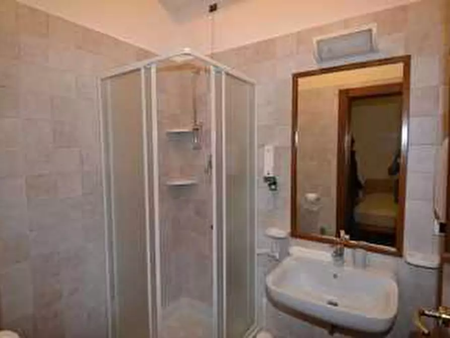 Immagine 10 di Locale commerciale in affitto  a San Benedetto Del Tronto