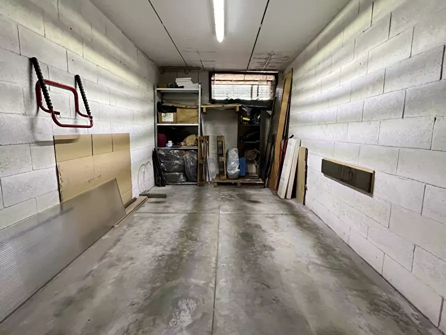 Immagine 2 di Garage in vendita  in Via Cervino 142 a Modena