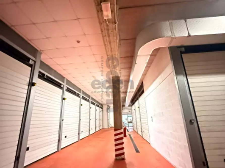 Immagine 2 di Garage in vendita  in Viale A. Tassoni 4 a Modena