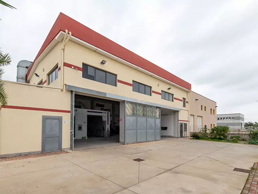 Immagine 8 di Attività artigianale in vendita  a Quartu Sant'elena